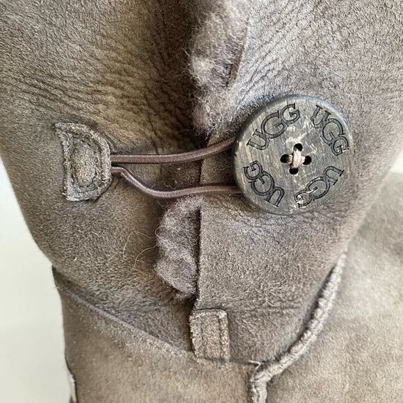 Ugg Australia Bailey Button II Sheepskin Boots Size 8 - Picture 4 of 9